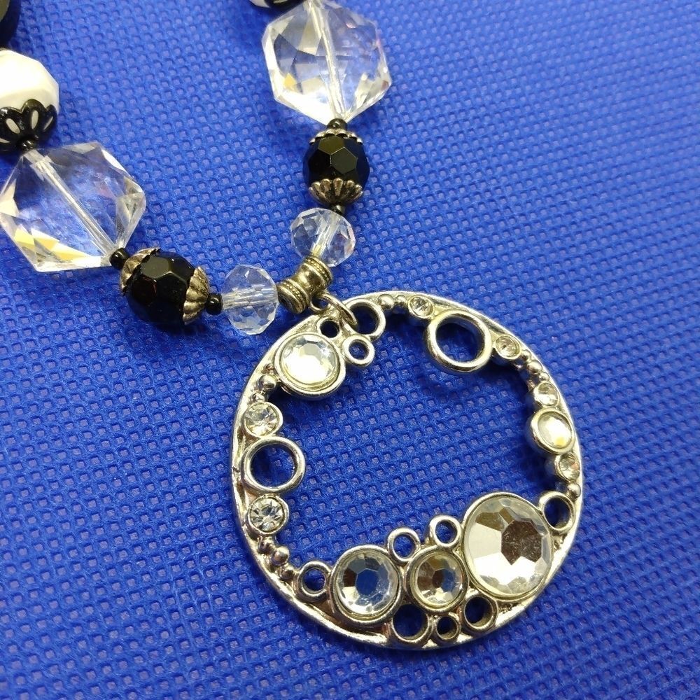 Silver openwork medallion beaded necklace‎